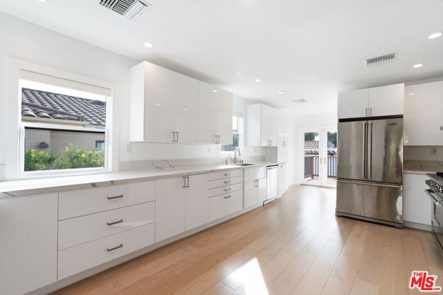 924 Harvard Street photo 5