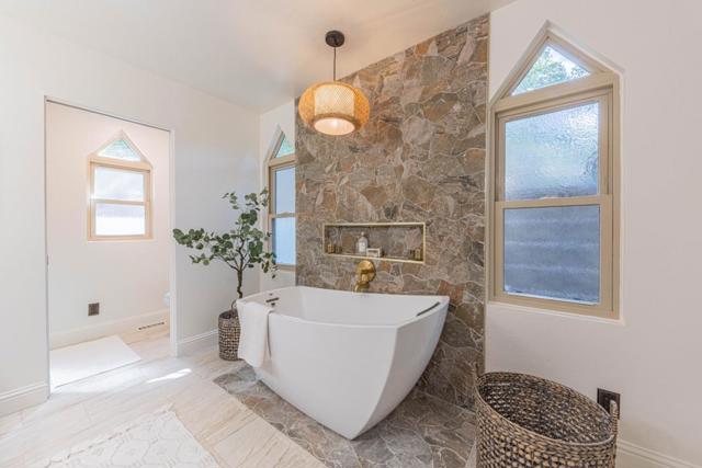 25949 Deer Run Lane, Salinas CA: https://media.crmls.org/mediaz/a239add6-9a68-4252-8e5f-cfef64ff5d55.jpg