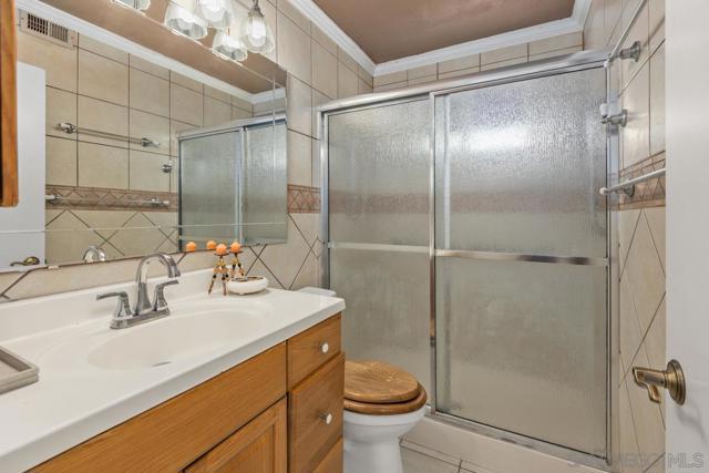 371 Kaymar Dr, San Diego CA: https://media.crmls.org/mediaz/a239cc70-2d06-4e72-a18d-c6bfe69ef200.jpg