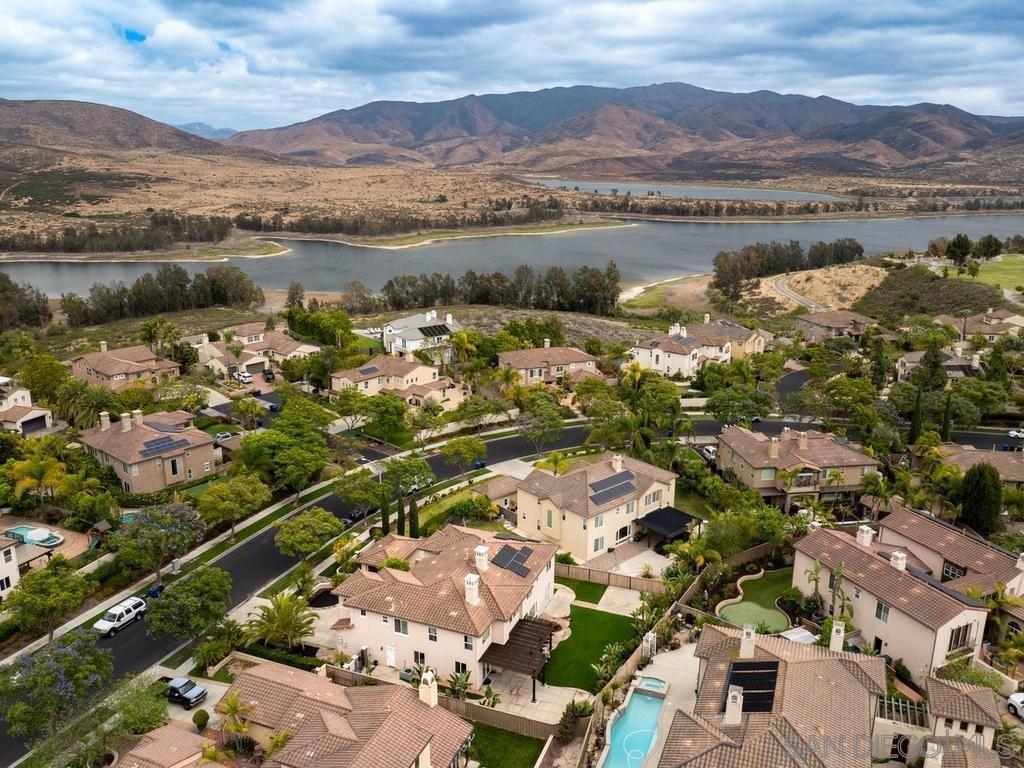 https://media.crmls.org/mediaz/a239d8ca-e999-4f77-952c-8a49ea34f9b0.jpg?preset=X-Large