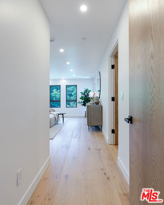 11559 La Maida Street, Valley Village CA: https://media.crmls.org/mediaz/a23aa001-14c2-46fe-bad0-dcedccd62ce3.jpg