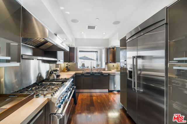 1742 Viewmont Drive, Los Angeles CA: https://media.crmls.org/mediaz/a23b1974-f98c-41b7-aa33-ff4dda6421f0.jpg