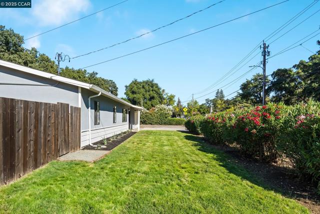 3225 Cowell Rd, Concord CA: https://media.crmls.org/mediaz/a23b46b0-5a8a-4726-912b-e9b2b1ca7a35.jpg