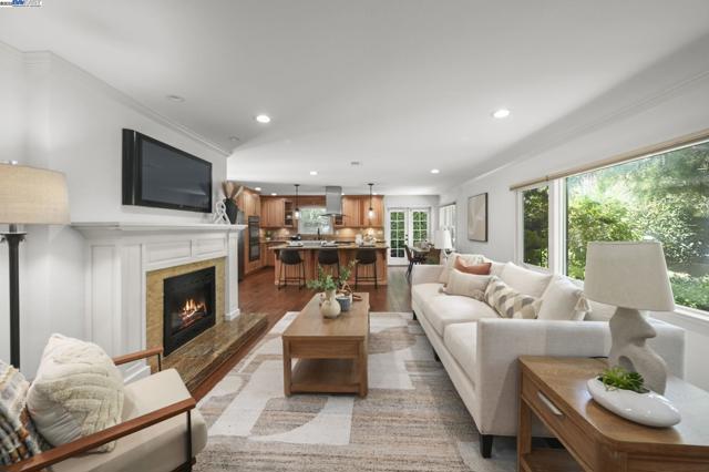 2175 Whyte Park Ave, Walnut Creek CA: https://media.crmls.org/mediaz/a23b9888-1de4-445c-a6e4-2e3f5ebbebea.jpg