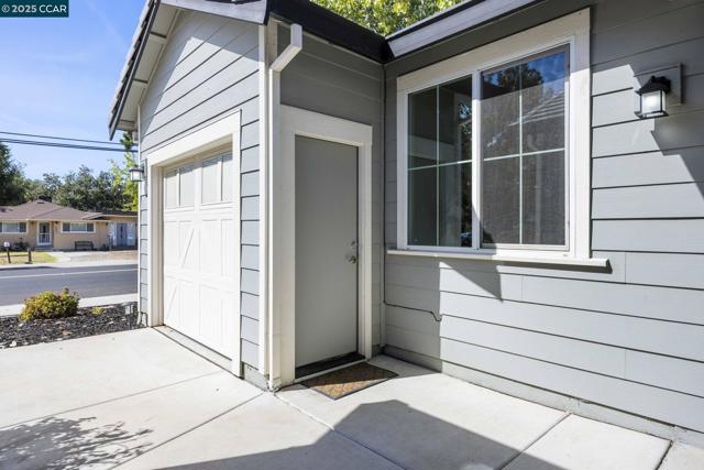 951 Dainty Avenue, Brentwood CA: https://media.crmls.org/mediaz/a23bde23-a5e3-45ed-aa86-1e9b3f67e05c.jpg