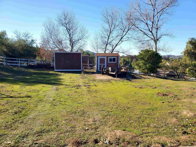 17910 Bluegrass Road, Ramona CA: https://media.crmls.org/mediaz/a23c3792-4eb0-4972-bf7f-75ea6731c833.jpg