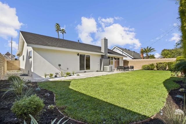 3130 Kerry Ln, Costa Mesa CA: https://media.crmls.org/mediaz/a23c84b8-5420-4e0e-bd10-bb5c833a8fed.jpg
