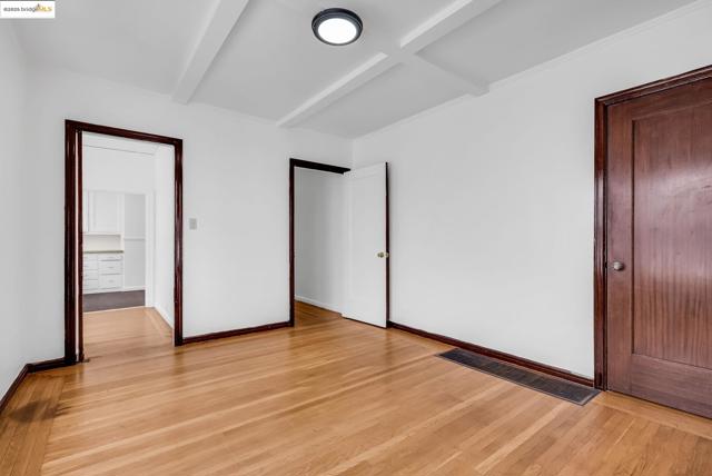 2340 Virginia St, Berkeley CA: https://media.crmls.org/mediaz/a23c88a3-6de2-4303-a833-c308ae63f1a6.jpg