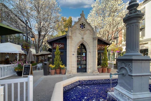 333 Santana Row, San Jose CA: https://media.crmls.org/mediaz/a23da296-d503-4089-b352-7d7c7b5b33d7.jpg