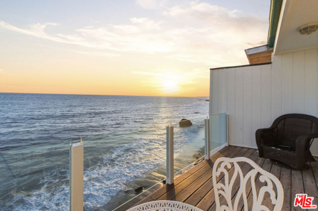 20456 Pacific Coast Highway, Malibu CA: https://media.crmls.org/mediaz/a23da9e8-7e1b-4653-a75b-b99a040c3303.jpg