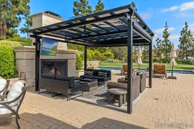 6351 Lago Lindo, Rancho Santa Fe CA: https://media.crmls.org/mediaz/a23e37ad-3ed1-4e2c-9606-72f6b4c70ee5.jpg