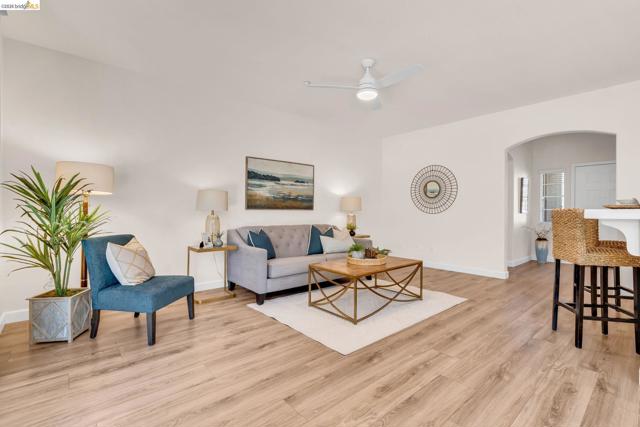 1124 Jonagold Way, Brentwood (CC) CA: https://media.crmls.org/mediaz/a23ea3e5-15a0-4d58-b21f-5314dc130246.jpg