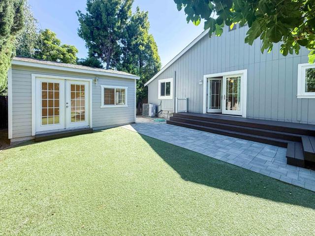 663 17th Avenue, Menlo Park CA: https://media.crmls.org/mediaz/a23ee221-7995-4e8f-b450-e49df2943af4.jpg