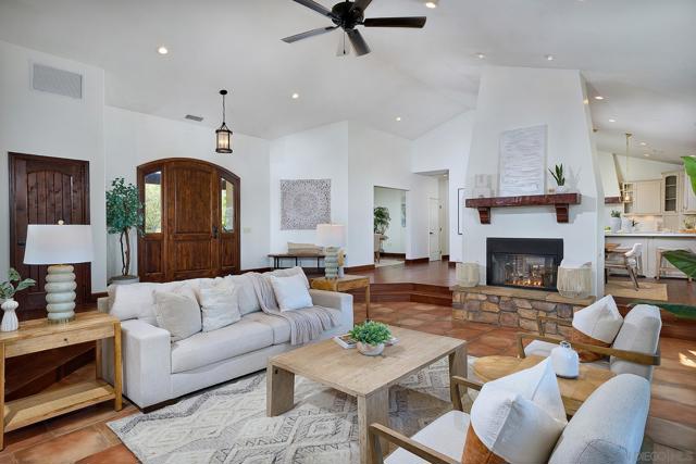 38408 Mesa Rd, Temecula CA: https://media.crmls.org/mediaz/a23f0863-4c20-4a02-b713-43af97fd74a5.jpg