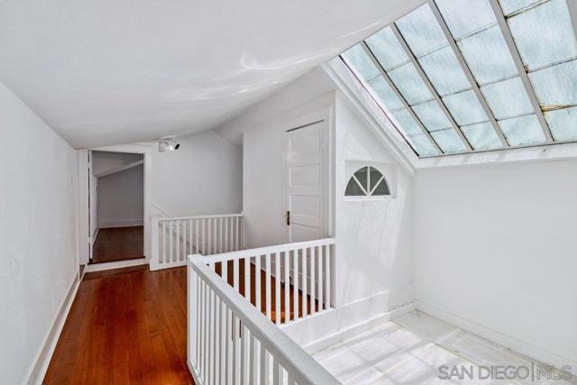 1312 3Rd St, Coronado CA: https://media.crmls.org/mediaz/a23f3d8e-af9f-4b4f-84e4-e2f47599661a.jpg
