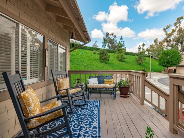 1833 Wintergreen Gln, Escondido CA: https://media.crmls.org/mediaz/a2405bb3-f9a7-40dd-b0d1-f135815c3bb5.jpg
