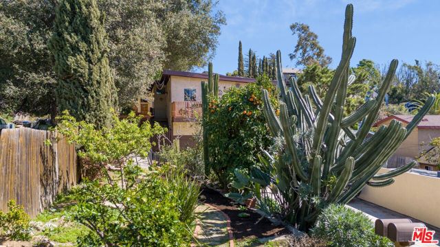 2160 Lake Shore Avenue, Los Angeles CA: https://media.crmls.org/mediaz/a24078f9-1bed-4f2f-a248-c0cf1183579c.jpg
