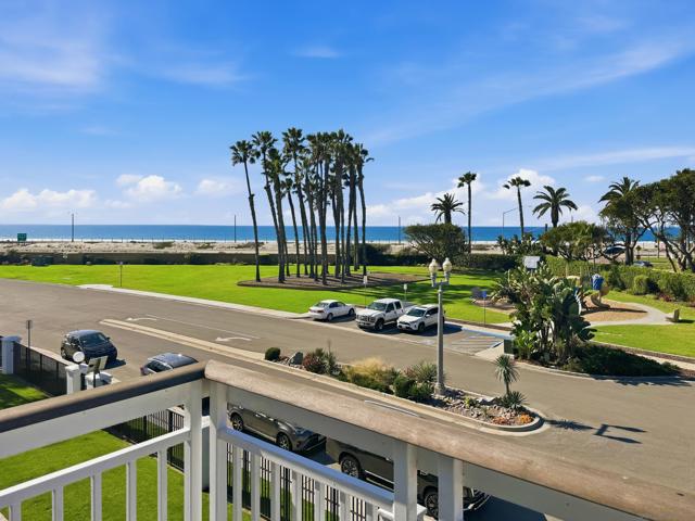 22 Montego Ct, Coronado CA: https://media.crmls.org/mediaz/a240edfd-c1e3-4e4b-9554-ffee2f856d41.jpg