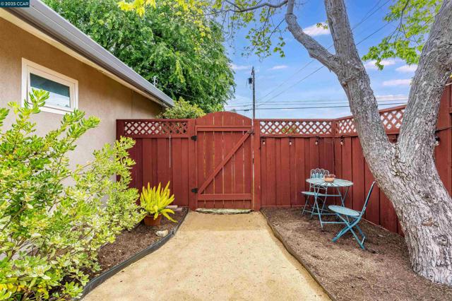 438 Odin Dr, Pleasant Hill CA: https://media.crmls.org/mediaz/a241d1bd-135e-4cbb-9bd0-90e2b4c9fec1.jpg
