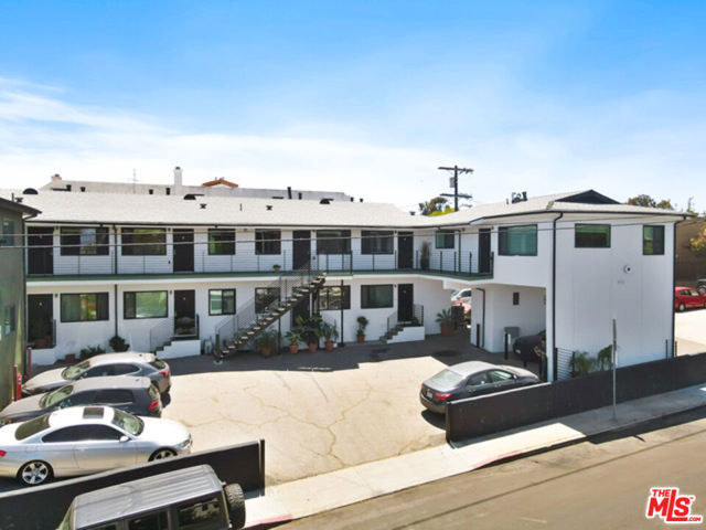 119 Paloma Avenue, Venice CA: https://media.crmls.org/mediaz/a2426bd9-ce70-4bd9-a973-9b20b484f081.jpg