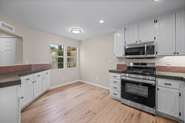 4625 Los Alamos Way, Oceanside CA: https://media.crmls.org/mediaz/a2429462-a7c4-4f9f-ba2b-51f96fe85dae.jpg