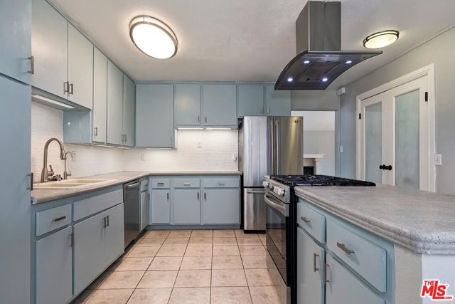 2286 Goddard Avenue, Simi Valley CA: https://media.crmls.org/mediaz/a243fb8c-5bcc-4d89-a015-e662249b626e.jpg