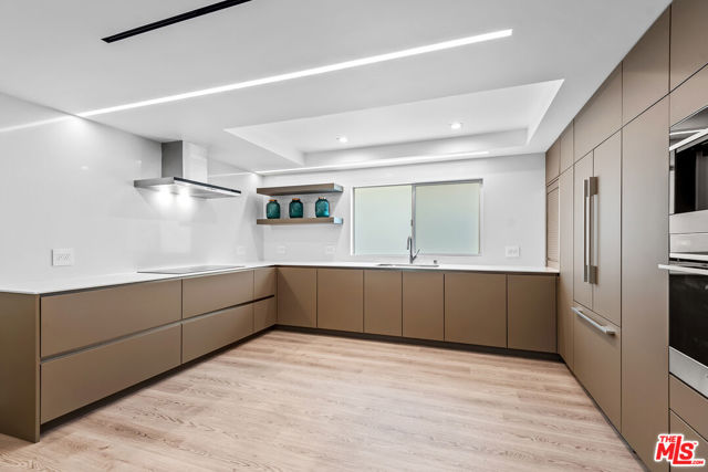 4801 La Villa Marina, Marina del Rey CA: https://media.crmls.org/mediaz/a2445db3-da6b-4469-9e7e-66a4c07c2736.jpg