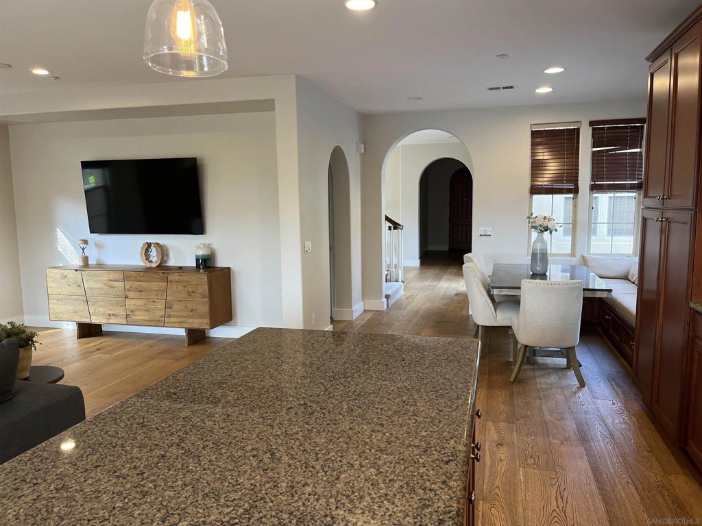 MLS #250039563SD image #5