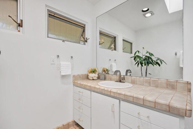 1859 Zapo Street, Del Mar CA: https://media.crmls.org/mediaz/a2450c00-30c7-415a-b6d9-6fdc6a465f3a.jpg