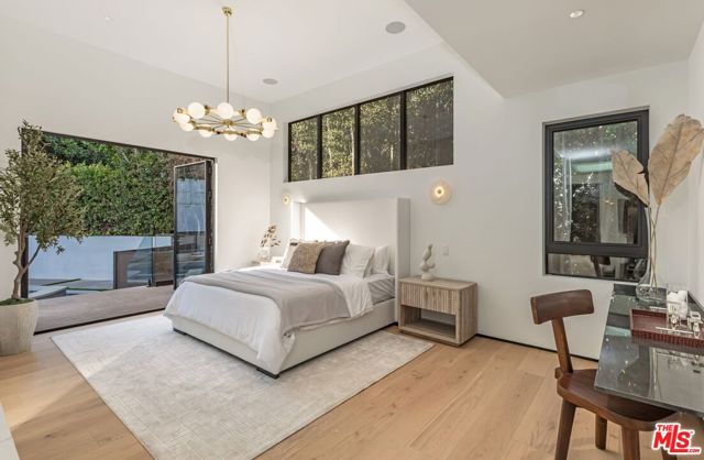 1271 Sunset Plaza Drive, Los Angeles CA: https://media.crmls.org/mediaz/a2451e12-cc67-4e9a-b732-f72815dacb24.jpg