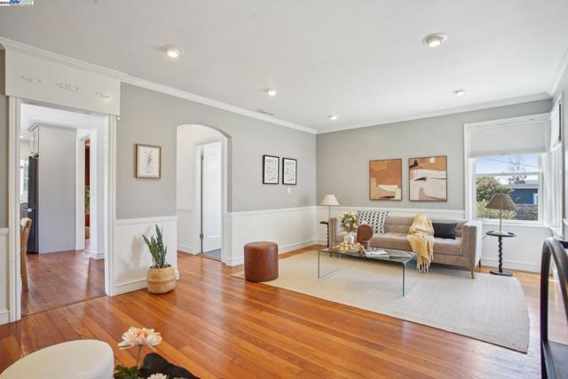 400 Paloma Ave, Pacifica CA: https://media.crmls.org/mediaz/a24521f4-2f69-4f6e-9384-fbc65a35209e.jpg