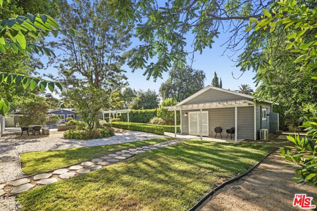 6002 Jumilla Avenue, Woodland Hills CA: https://media.crmls.org/mediaz/a24529f6-c3e2-4a08-b83b-85c50b043366.jpg