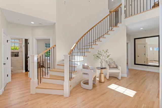 739 Oak View Way, Redwood City CA: https://media.crmls.org/mediaz/a245e982-7b13-4382-a74f-d54f39aec783.jpg