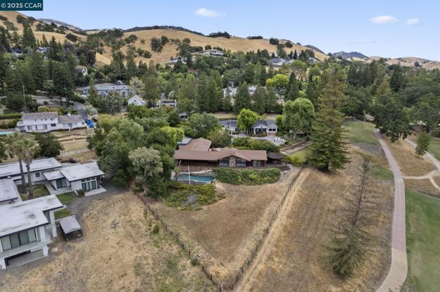 47 Bella Vista Ct, Diablo CA: https://media.crmls.org/mediaz/a246ef69-1900-43fd-8e9d-7506d235af09.jpg