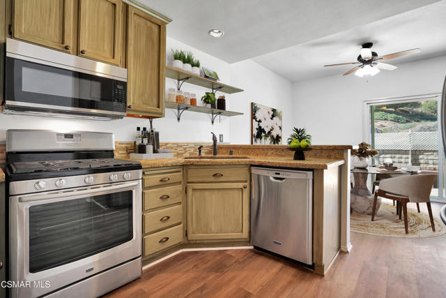 28121 Seco Canyon Road, Saugus CA: https://media.crmls.org/mediaz/a246f047-aab0-4182-be78-cd3bcc957cdf.jpg