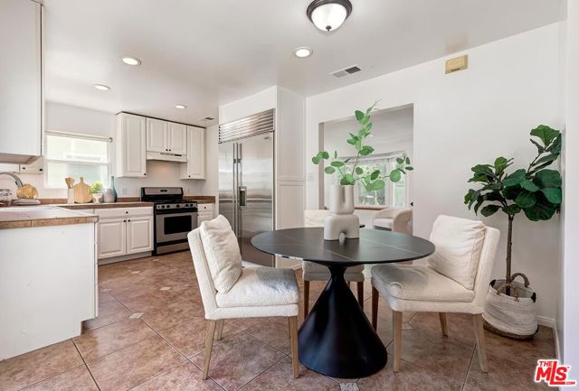 4208 Jasmine Avenue, Culver City CA: https://media.crmls.org/mediaz/a2472f80-fa6f-4f1d-a656-337d443369b1.jpg
