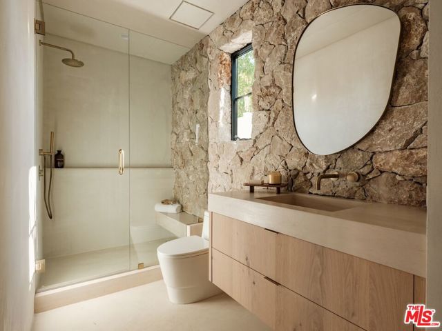 Image 61 of 69 For 11746 Blix Street