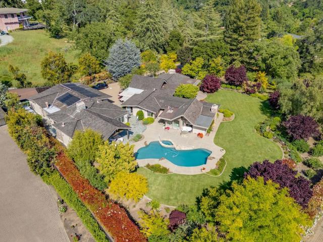 86 Belbrook Way, Atherton CA: https://media.crmls.org/mediaz/a247dd54-d6b6-496b-a95c-c8e4b53a8253.jpg