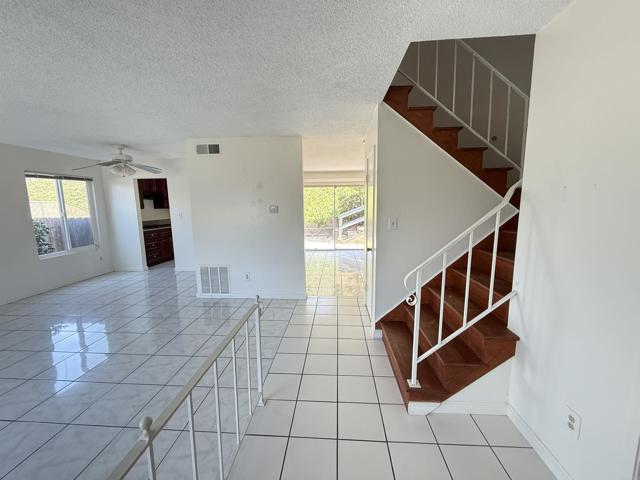 Detail Gallery Image 14 of 37 For 3570 Tony Dr, San Diego,  CA 92122 - 4 Beds | 2/1 Baths
