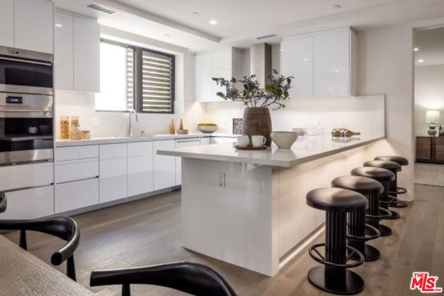 411 S Hamel Road, Los Angeles CA: https://media.crmls.org/mediaz/a24888a5-14d2-4a87-85e3-feef04da34f3.jpg