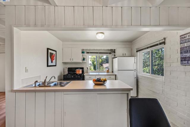22756 Bayview Ave, Hayward CA: https://media.crmls.org/mediaz/a248f00e-271b-45ee-be7b-0092220b37a5.jpg