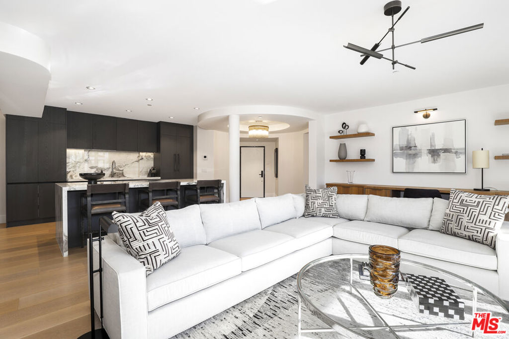 122 N Clark Drive #306