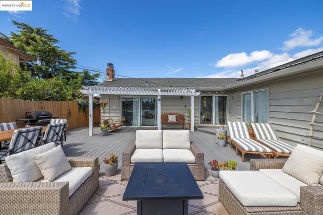 13 Alhambra Court, Antioch CA: https://media.crmls.org/mediaz/a2492c1d-6ae3-4099-becd-ca9f07a90881.jpg