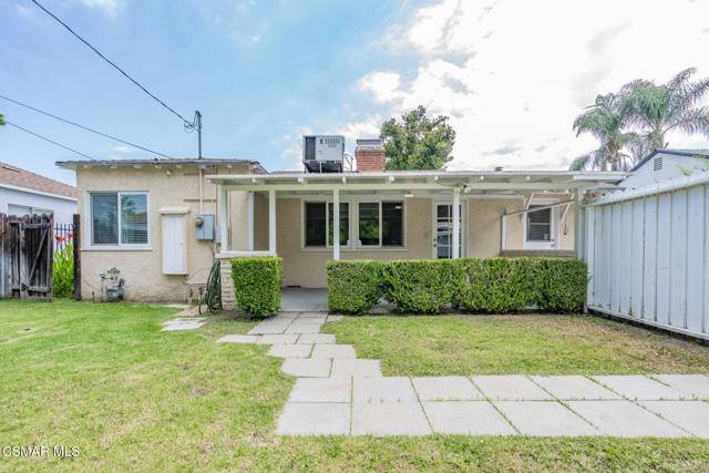 5715 Vista Del Monte Avenue, Sherman Oaks CA: https://media.crmls.org/mediaz/a2492dbd-e096-4fa7-9d70-bfe3f24ccdf6.jpg