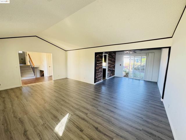 27 Barkley Court, Vallejo CA: https://media.crmls.org/mediaz/a2497156-c92a-4f4f-8878-a8e71f867eba.jpg