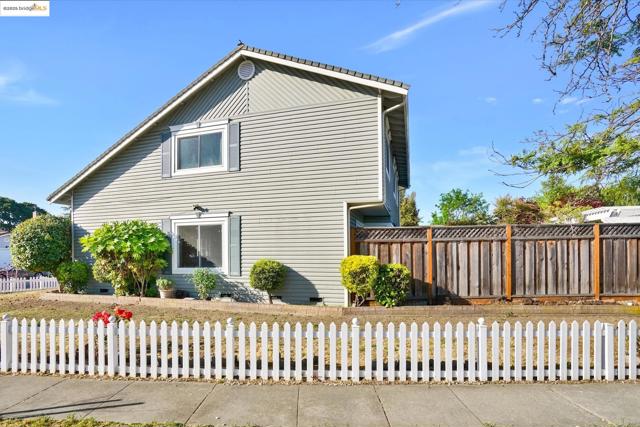 34607 Wells Ave, Fremont CA: https://media.crmls.org/mediaz/a24989f3-e636-4587-9e93-4cf15f3a17a9.jpg