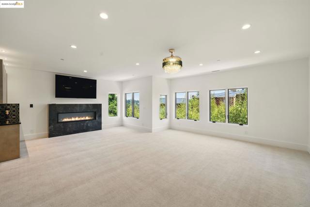 13462 Campus drive, Oakland CA: https://media.crmls.org/mediaz/a249f328-00e8-4b44-bab3-7577321e5a84.jpg