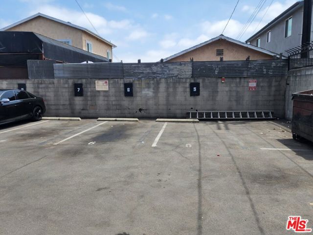 620 W 82nd Street, Los Angeles CA: https://media.crmls.org/mediaz/a24b0c19-9be1-4b8e-a3f3-564d8d2cbea6.jpg