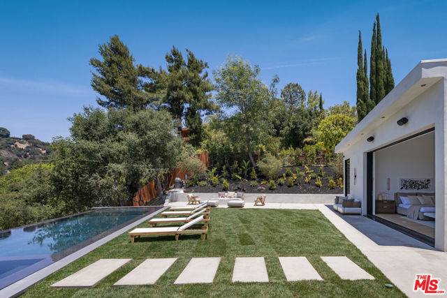 9715 Arby Drive, Beverly Hills CA: https://media.crmls.org/mediaz/a24b6a5d-b08a-4a09-ab37-951c596d9e31.jpg
