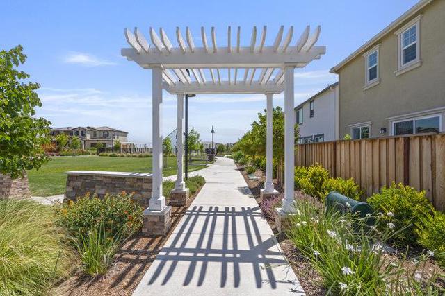 7221 Diamond Avenue, Tracy CA: https://media.crmls.org/mediaz/a24b8bf7-1096-4b3d-b9fb-76a1fd180bc3.jpg